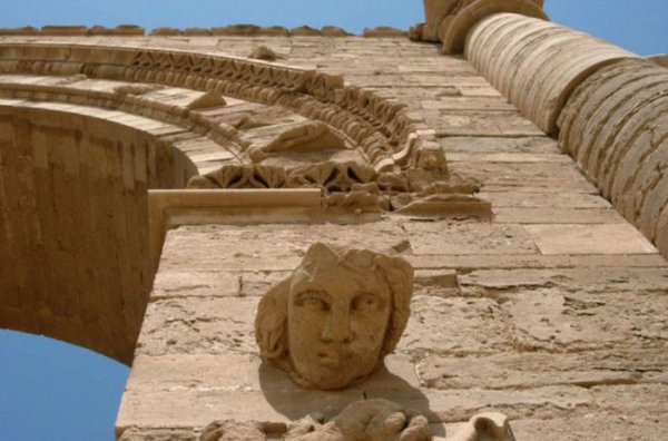 Боевики ИГИЛа опубликовали фото сноса древних памятников архитектуры