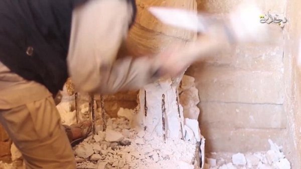Боевики ИГИЛа опубликовали фото сноса древних памятников архитектуры