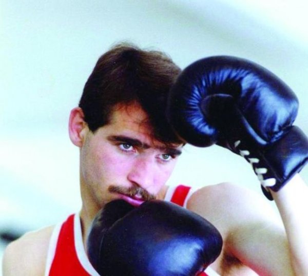 Серафим Тодоров, единственный боксер одолевший Флойда Мэйвезера, сейчас живет на 500 евро в месяц