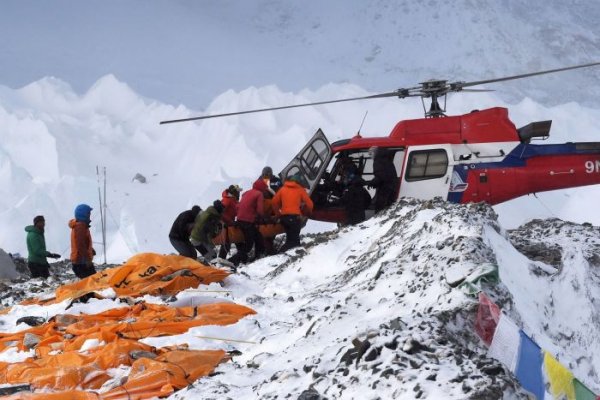 Землетрясение в Непале спровоцировало сход лавины на Эвересте