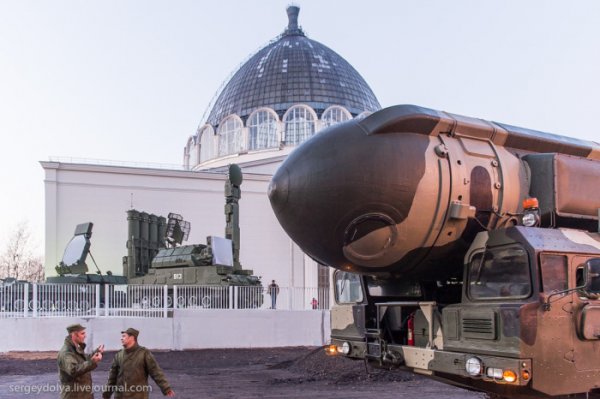 Мобильный ракетный комплекс «Тополь» прибыл на ВДНХ