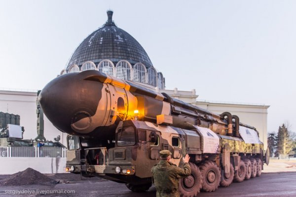 Мобильный ракетный комплекс «Тополь» прибыл на ВДНХ