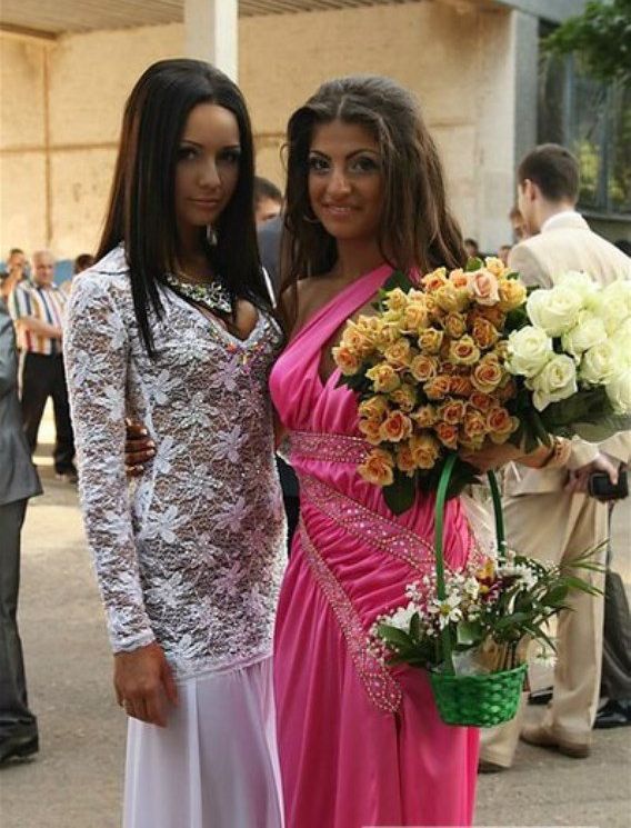Харьковская выпускница в просвечивающем платье