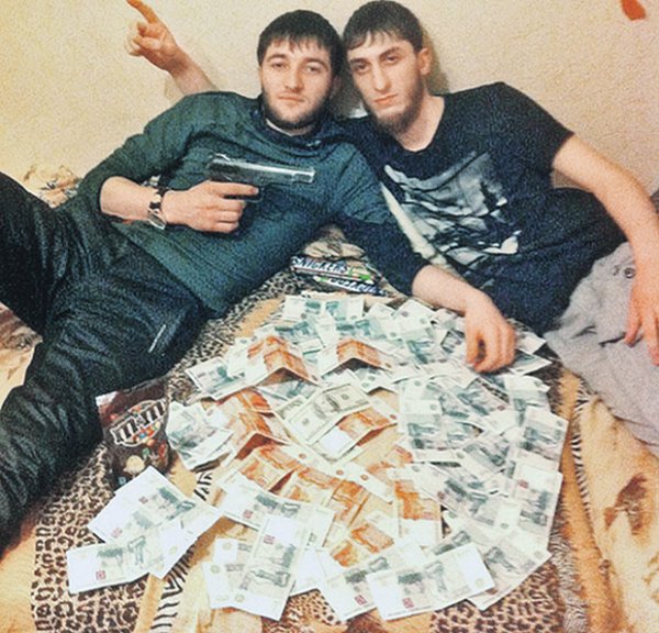 Молодая московская семья вынуждена делить свою квартиру с семью чеченцами