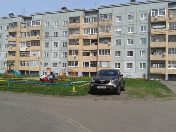 В Архангельске девушка-полицейский на личном автомобиле устроила погоню за водителем