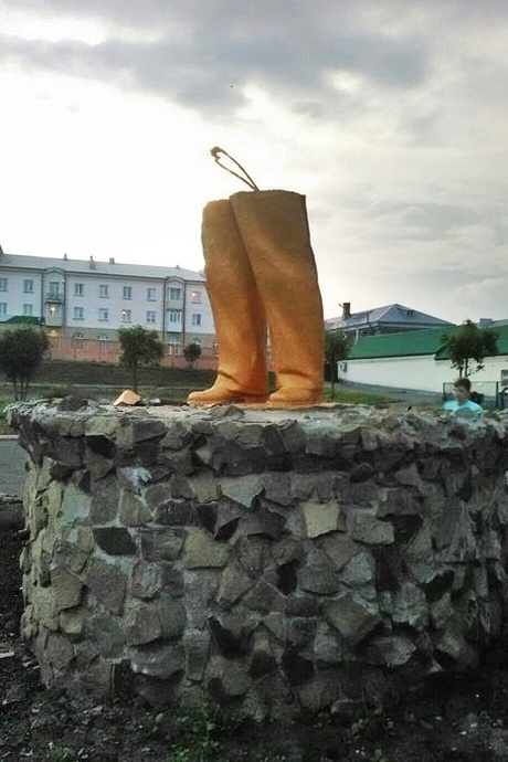 В Кемеровской области выпивший мужчина сломал памятник Ленину в попытке сделать селфи