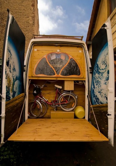 Самодельный дом на колесах на базе грузового фургона