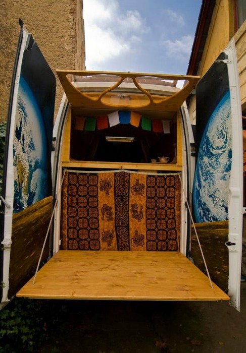 Самодельный дом на колесах на базе грузового фургона