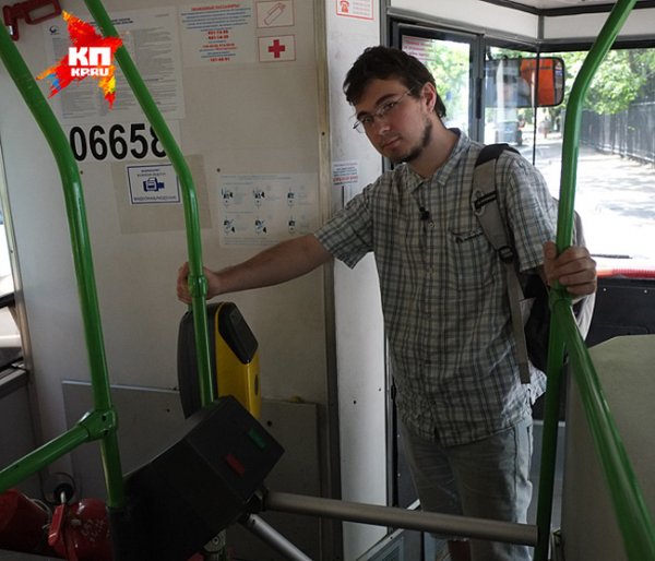 Молодой инженер вживил в руку проездной на метро