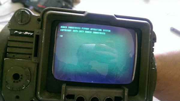 Фанат игры Fallout собрал работающую копию ассистента Pip-Boy 3000
