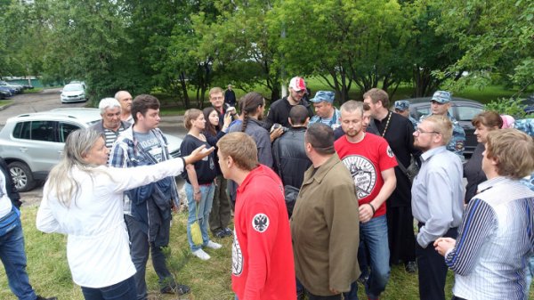 В московском парке «Торфянка» идет противостояние между сторонниками и противниками строительства храма