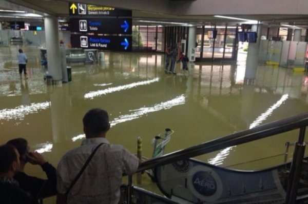 Из-за сильного ливня в Сочи произошло наводнение