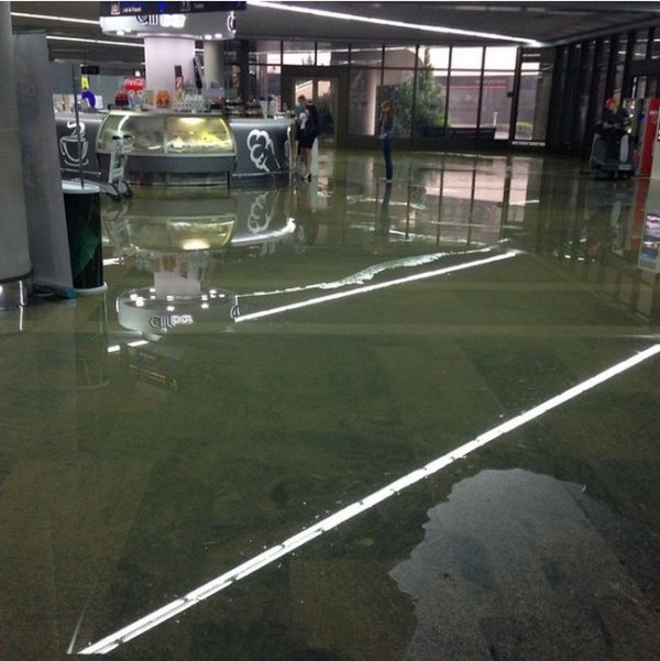 Из-за сильного ливня в Сочи произошло наводнение