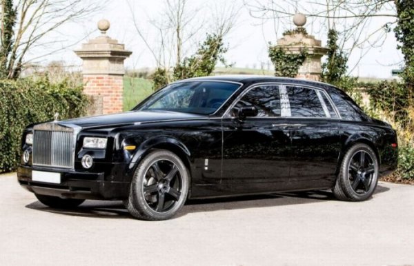 Британская полиция продала роскошные авто криминального авторитета