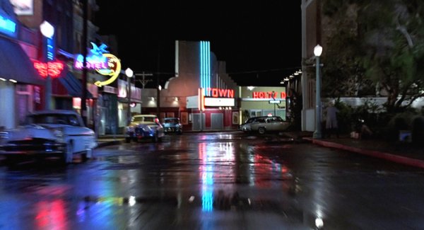 Улицы вымышленного городка Хилл-Вэлли из фильма «Назад в будущее» 30 лет спустя