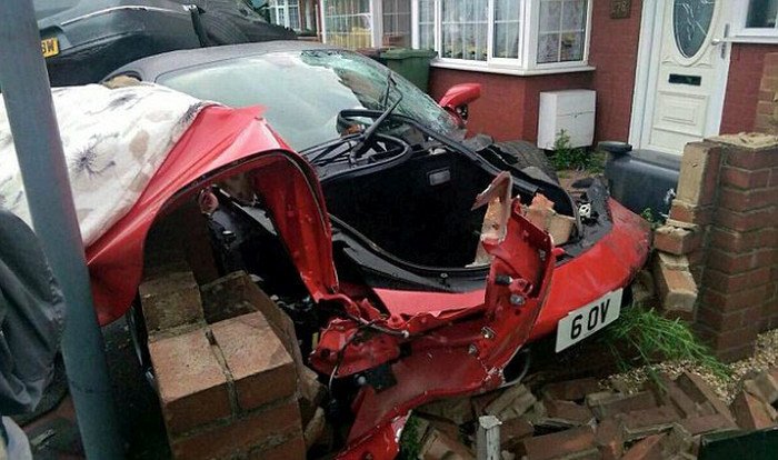 Британец разбил арендованный суперкар Ferrari 458 Italia за 330 000 долларов