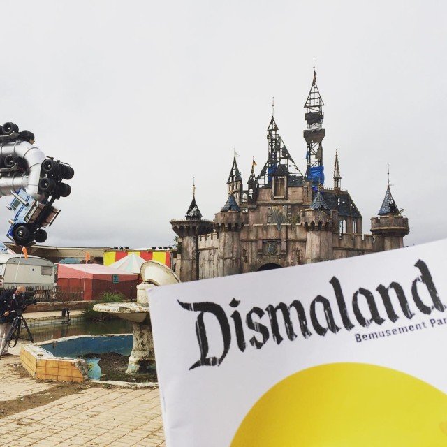 В Великобритании открылся мрачный «Диснейленд» - Dismaland
