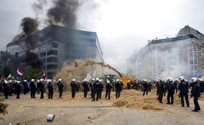 Фермеры устроили акцию протеста в Брюсселе