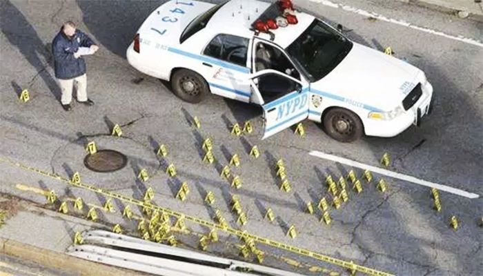 Стреляя в преступника, нью-йоркские полицейские промахнулись 83 раза