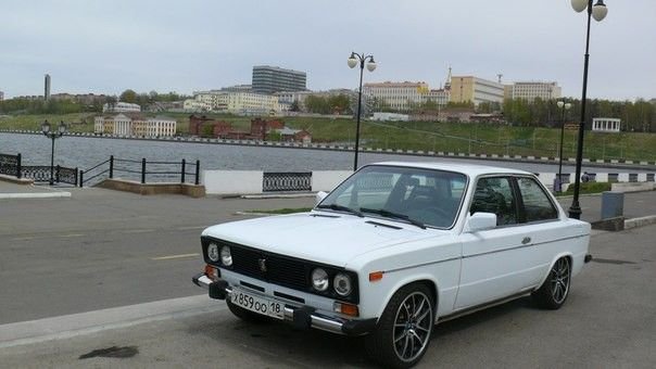 Абсурдный тюнинг: BMW 3-Series в стиле ВАЗ-2106