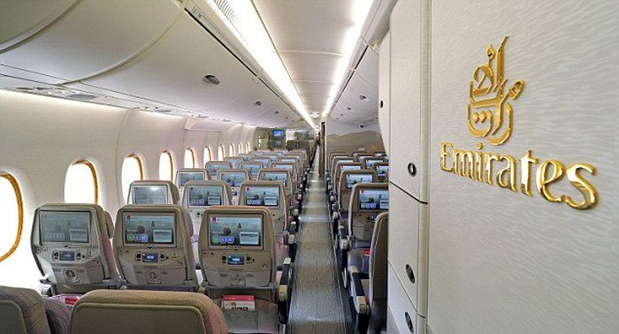 Авиакомпания Emirates Airline представила авиалайнер Airbus A380 на 615 посадочных мест