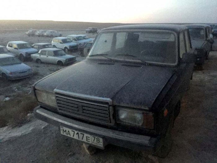 На туркмено-казахстанской границе пявилась свалка отечественных автомобилей