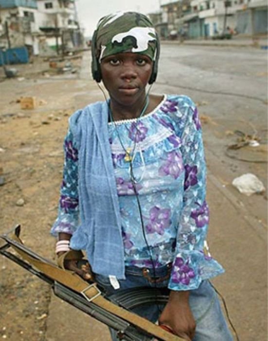 Странные наряды африканских повстанцев