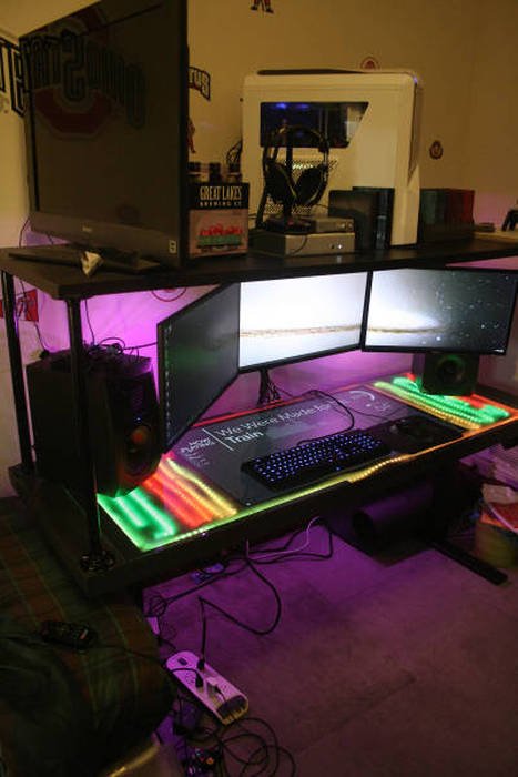 Крутой самодельный компьютерный стол