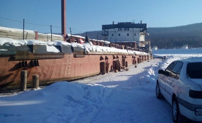 Подъем судна на лед для ремонта в зимний период времени