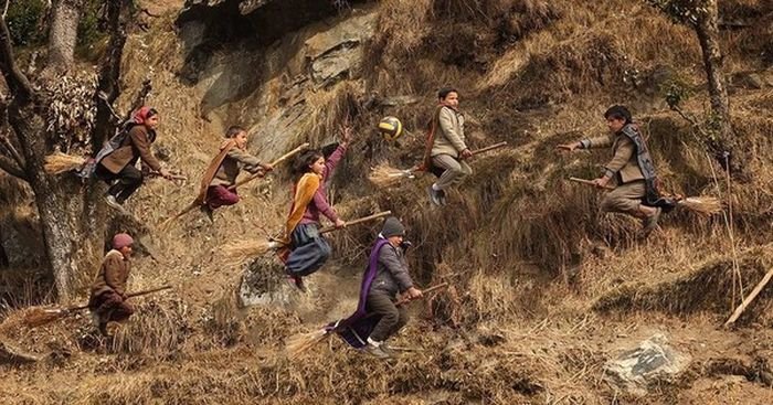 Деревенский учитель из Индии устроил ученикам волшебную фотосессию по мотивам фильмов о «Гарри Поттере»