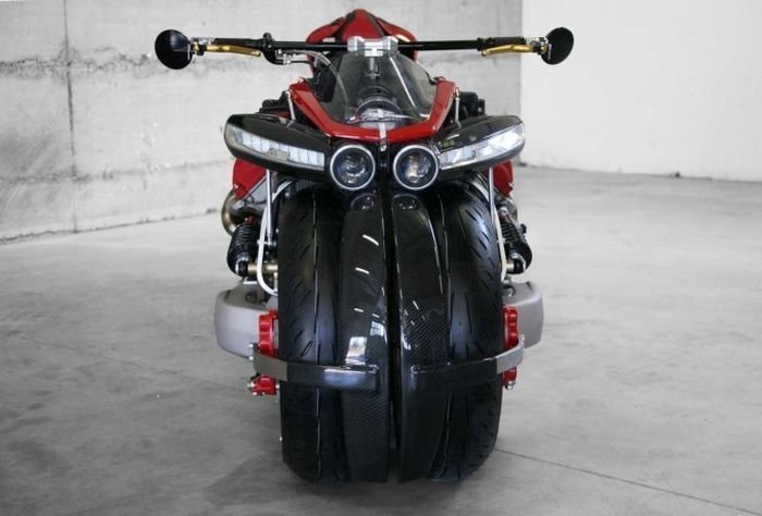 Lazareth LM487 - безумный мотоцикл с двигателем V8