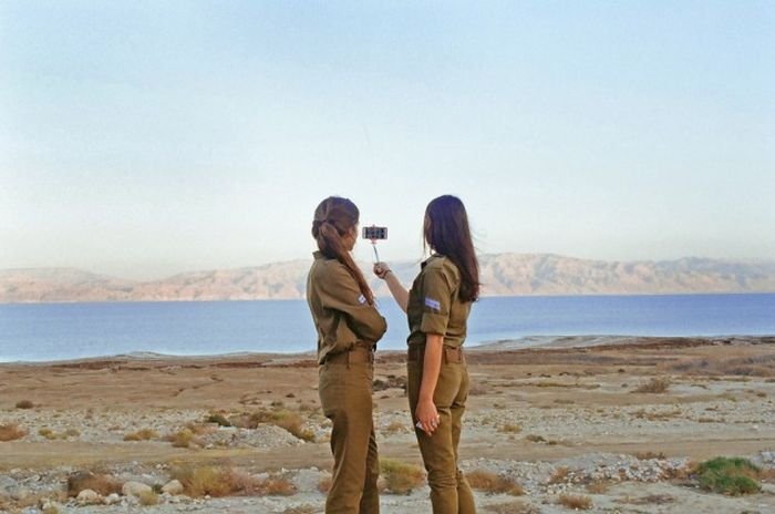  Девушки-военнослужащие армии Израиля в свободное время