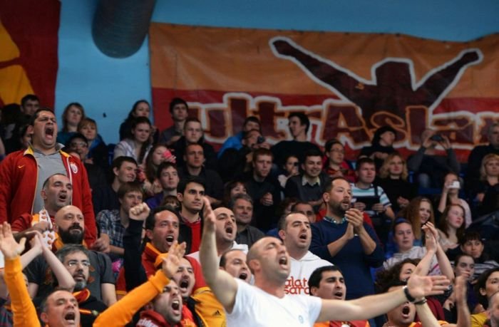 Неспортивное поведение турецких болельщиков на матче «Динамо» - «Галатасарай»
