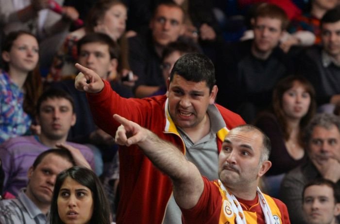 Неспортивное поведение турецких болельщиков на матче «Динамо» - «Галатасарай»
