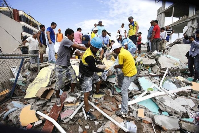 Страшные последствия сильнейшего землетрясения в Эквадоре