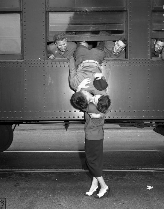 Фото влюбленных, сделанные в период Второй мировой войны