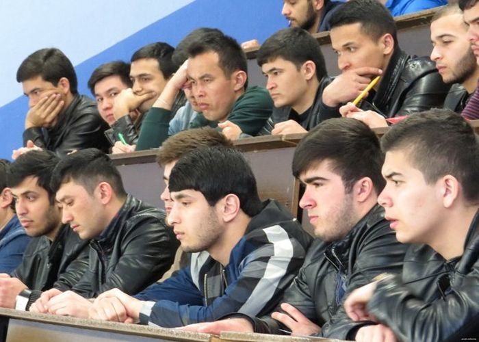  Таджикских пятикурсников белорусского ВУЗа показательно выдворяют из страны