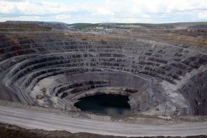 150 человек оказались заблокированными на золотодобывающем руднике «Восточный» в Красноярском крае