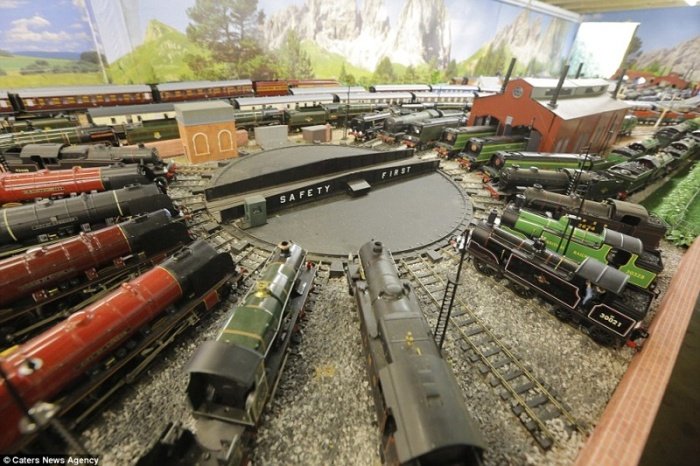  Британский пенсионер собрал модель железной дороги, оценивающуюся в 250 000 фунтов стерлингов