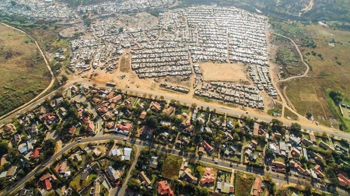  Разграничительные линии между бедными и богатыми районами Кейптауна