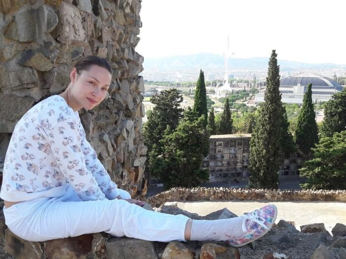 Порноактриса Екатерина Макарова (Macy Ssens) устроила голую фотосессию на барселонском кладбище