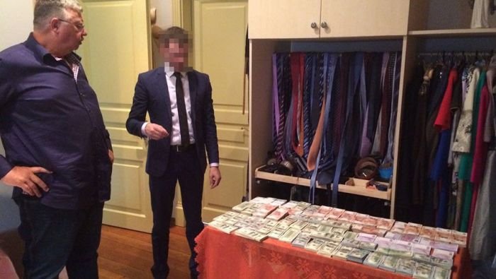 В доме главы Федеральной таможенной службы Андрея Бельянинова найдены крупные суммы наличных в коробках из-под обуви