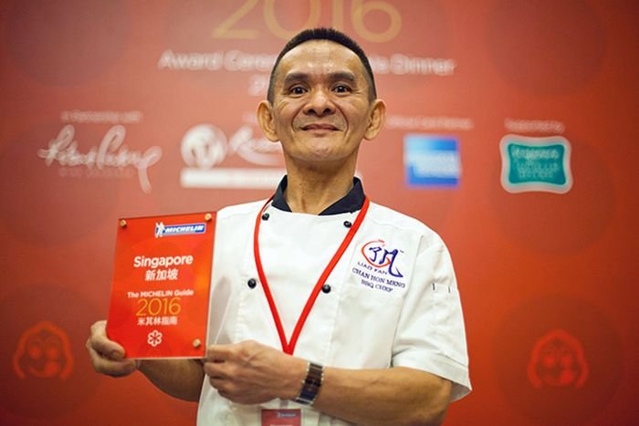  Торговец уличной едой из Сингапура получил звезду Michelin
