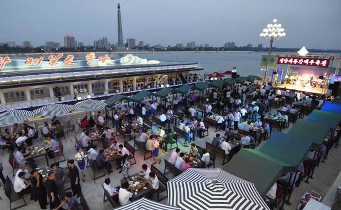  В КНДР прошел первый в истории пивной фестиваль