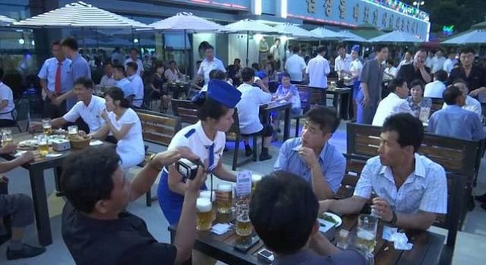  В КНДР прошел первый в истории пивной фестиваль
