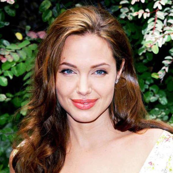  Как с годами менялась Анджелина Джоли (22 фото)
