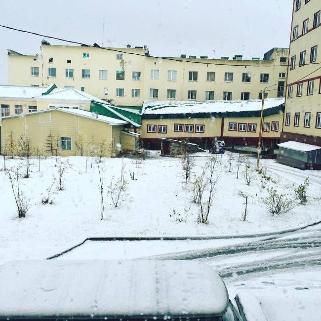 В Магадане и области выпал снег (18 фото)