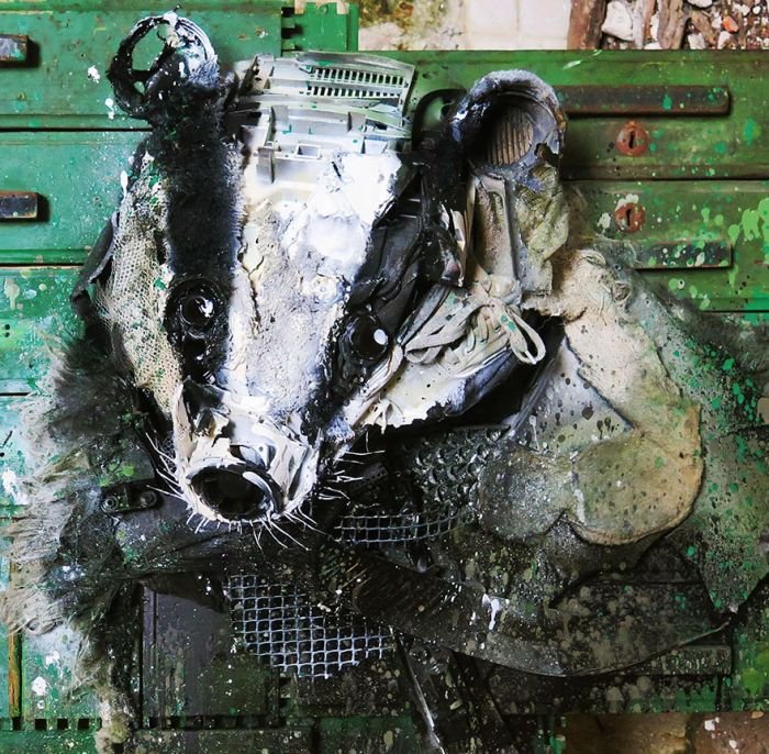  Скульптуры животных из мусора и хлама (35 фото)
