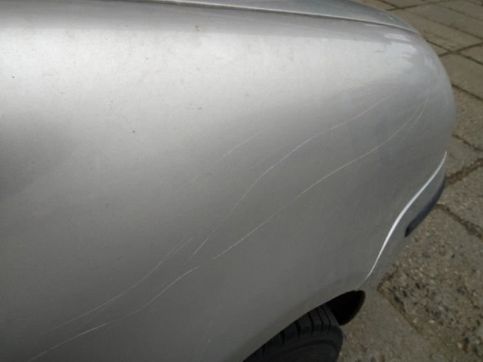 Минский автовладелец месяц спал в машине, чтобы поймать того, кто ее царапает (3 фото)