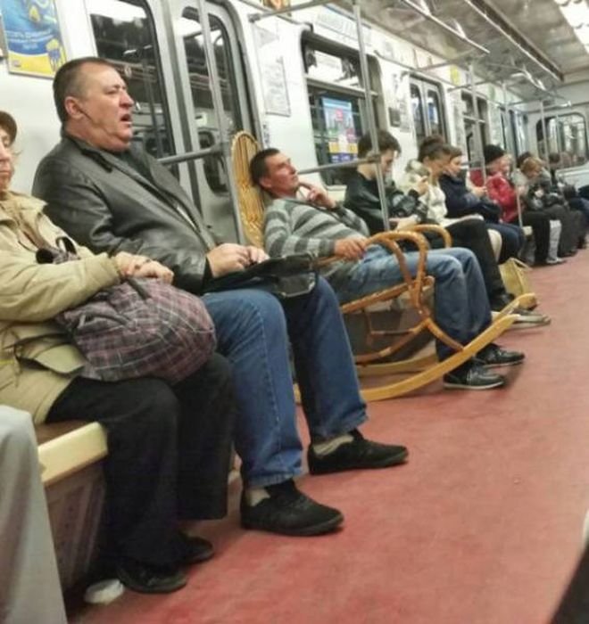  Фрики в метро (37 фото)